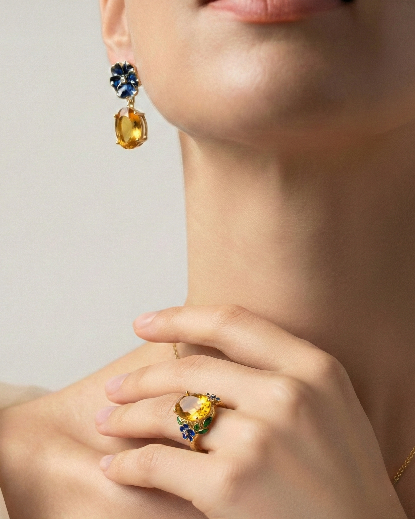 Orecchini Violetta Gemma di Isola Bella in oro 24kt e smalto blu.